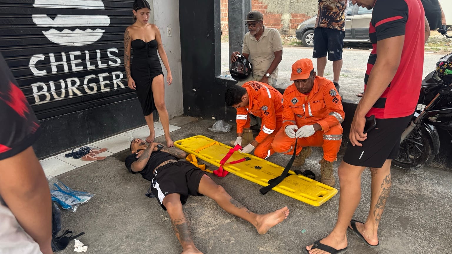 Acidente em Rio Doce deixa casal ferido após queda de moto; vítima relata o que aconteceu