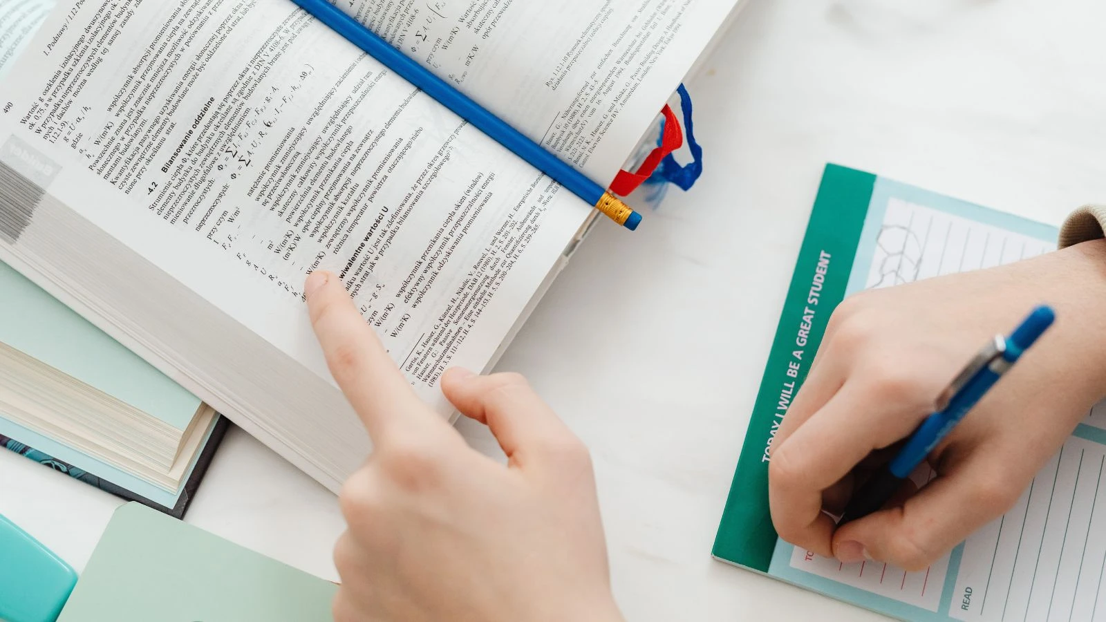 Concursos em Pernambuco oferecem salários de até R$ 15,1 mil