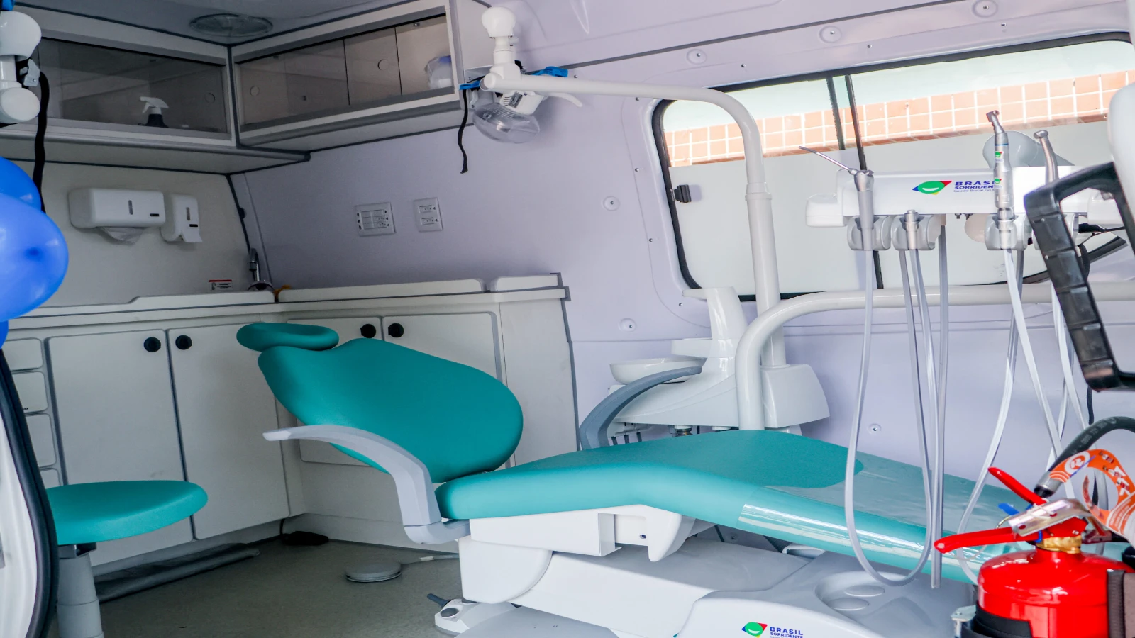 Saúde em Paulista ganha consultório odontológico móvel equipado para atendimentos do programa Brasil Sorridente.
