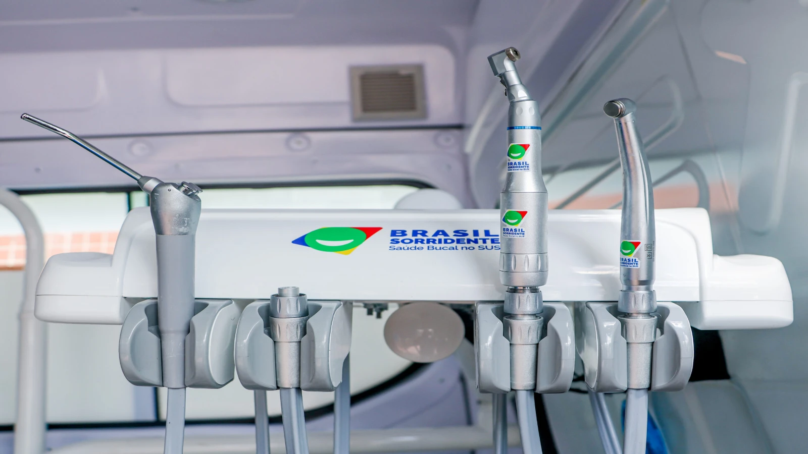 Saúde em Paulista ganha novos equipamentos odontológicos na unidade móvel do programa Brasil Sorridente.
