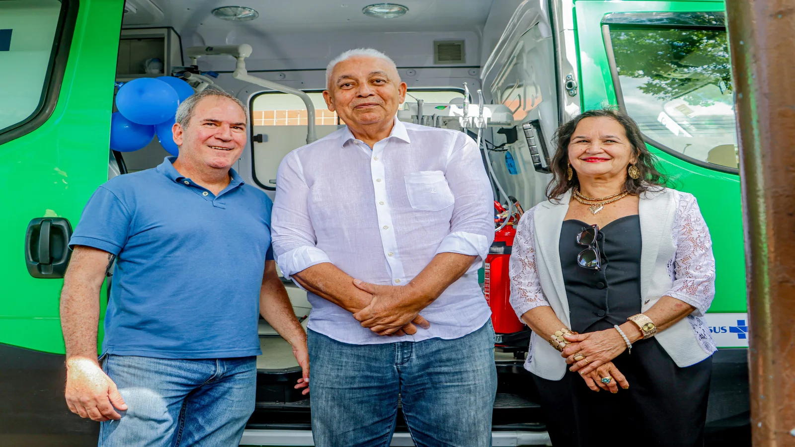 Saúde em Paulista é reforçada com Unidade Odontológica Móvel apresentada por representantes da gestão municipal.