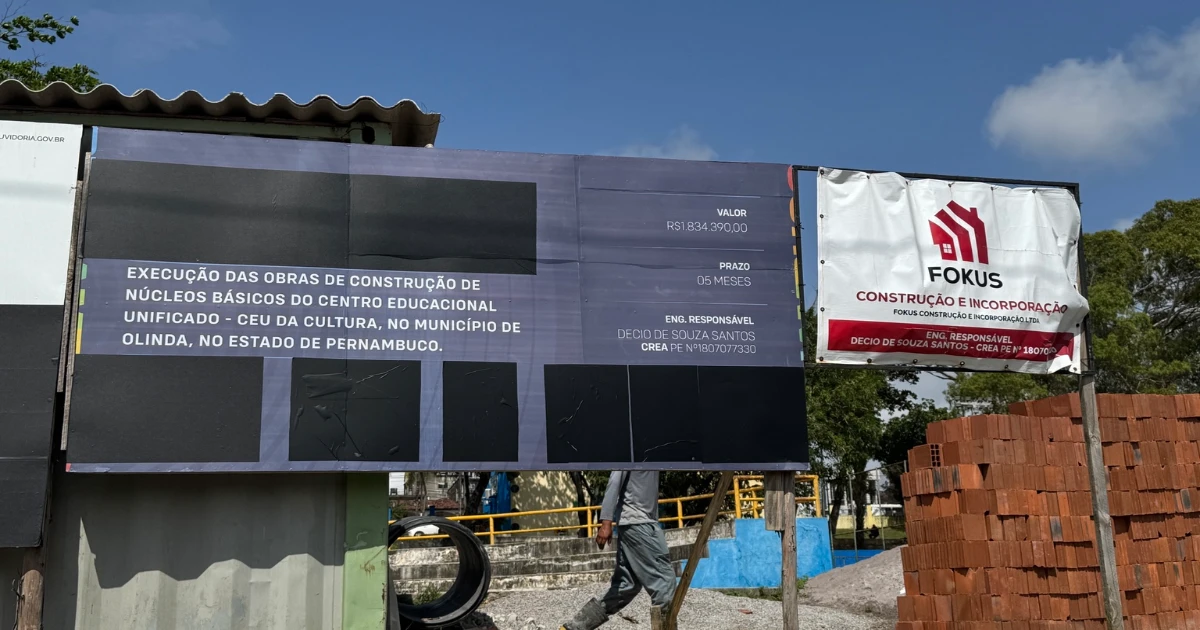 CEU da Cultura em Rio Doce com placa que informa valor de R$ 1,83 milhão e prazo de cinco meses