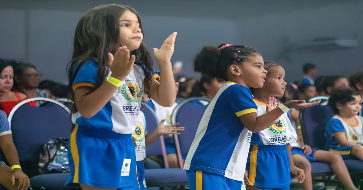 Escola Vai ao Teatro leva 6,4 mil alunos de Abreu e Lima ao Recife