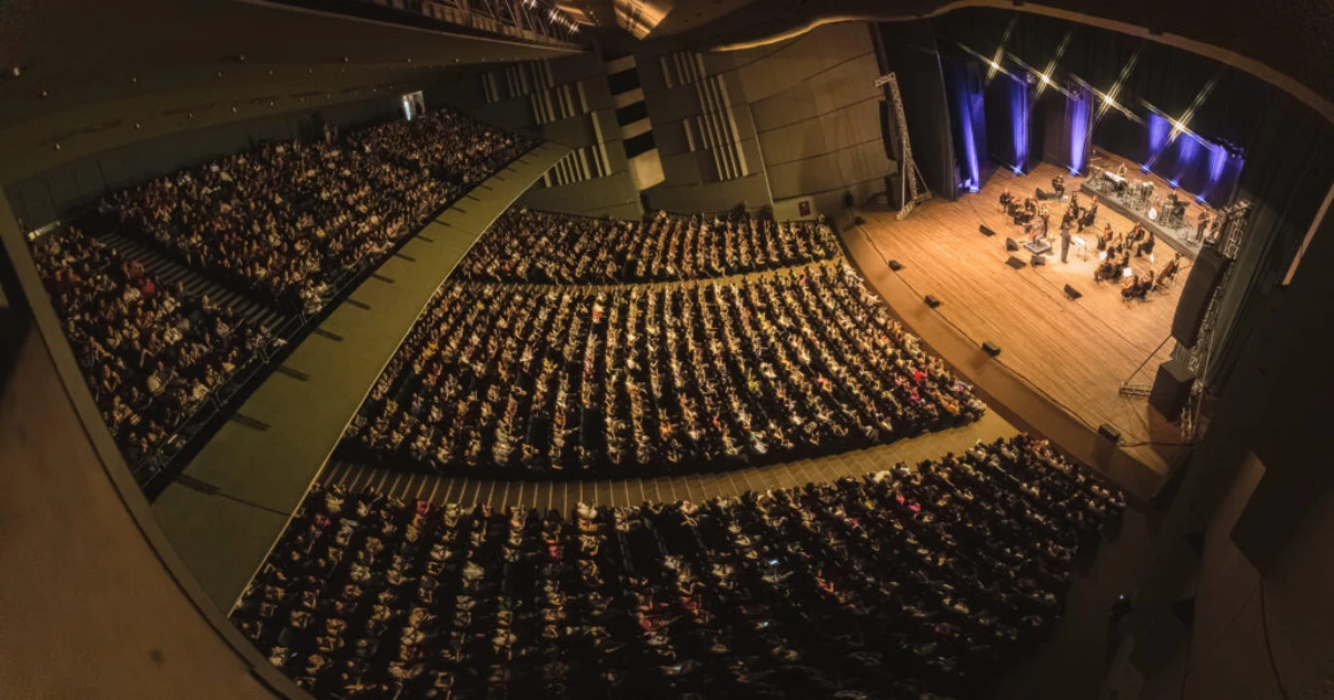 Show terá apresentação no Teatro Guararapes, visto com palco e plateia