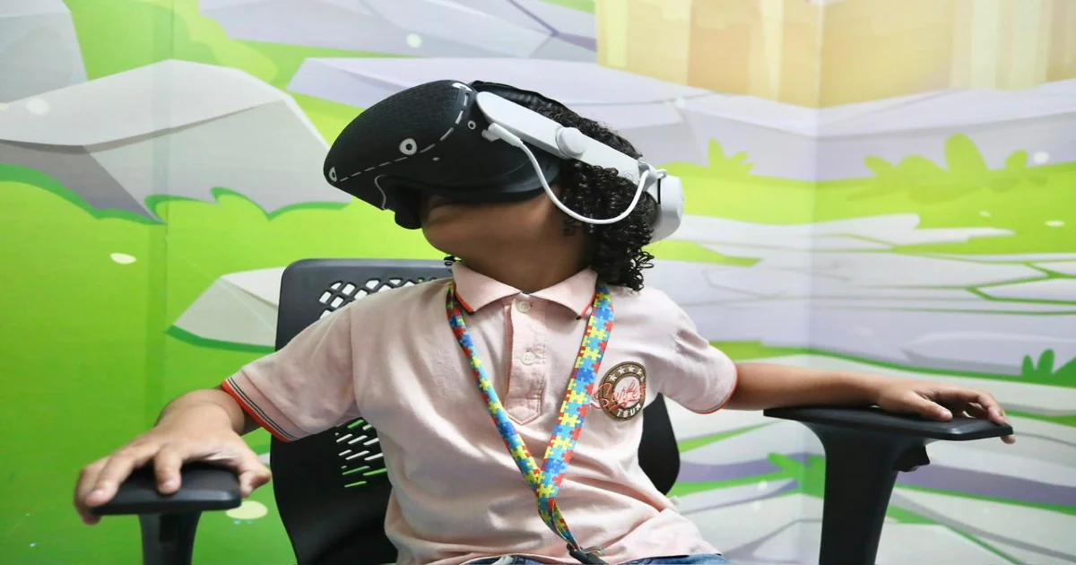 Vacinação com realidade virtual atende crianças neurodivergentes no Recife
